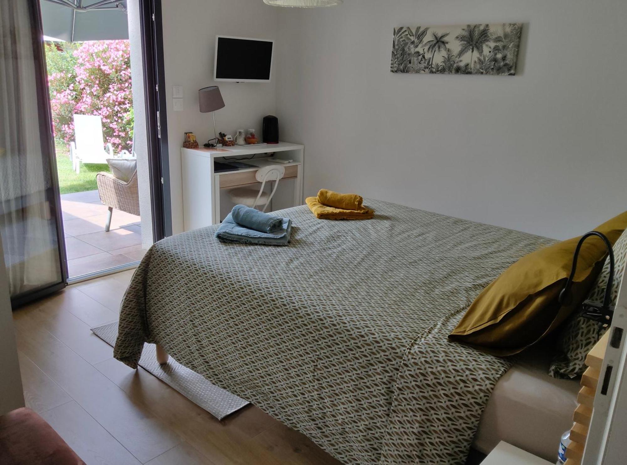 Du Cote De Chez Paule, Chambre Avec Entree Independante Et Salle D'Eau Privative Séméac 외부 사진
